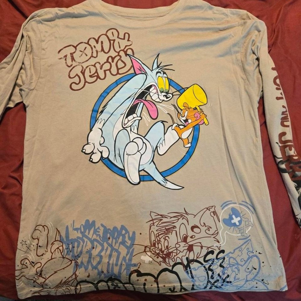 Tom and Jerry Graphic Tee‎